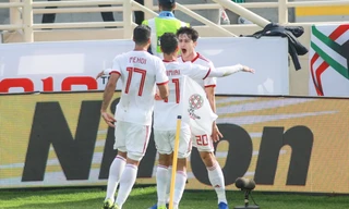 Sardar Azmoun ăn mừng bàn thắng 