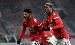 Marcus Rashford vỡ òa với bàn thắng phút chót.