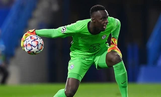 Sự xuất hiện của thủ môn Edouard Mendy giúp Chelsea chắc chắn hơn.