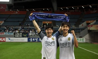 Các cầu thủ Incheon ăn mừng chiến thắng.