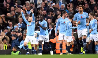Thắng dễ M.U ở derby, Man City tái chiếm ngôi đầu Ngoại hạng Anh
