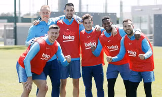 Barcelona chốt đội hình đến Liverpool: Nhiều cái tên lạ