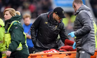 Jurgen Klopp động viên Salah