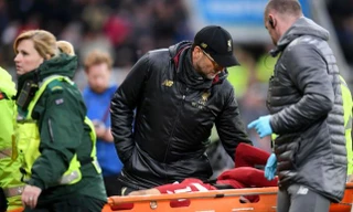 Jurgen Klopp động viên Salah