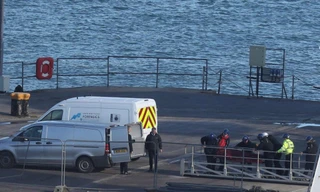 Thi thể Emiliano Sala được đưa lên bờ vào hôm qua