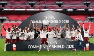 Hạ Liverpool, Arsenal 'mở tiệc' ăn mừng tại Wembley