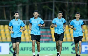 Tổ trọng tài điều khiển trận Philippines - Việt Nam. Ảnh: Zing.