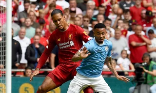 Cuối cùng ‘trung vệ thép’ Van Dijk cũng bị lừa qua