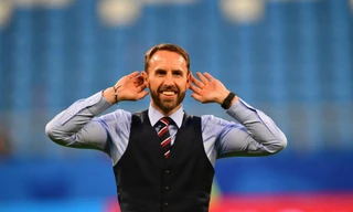 HLV Gareth Southgate lắng nghe người hâm mộ Anh hát