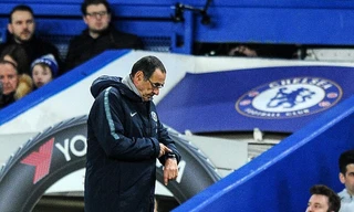 HLV Maurizio Sarri bất lực trước M.U
