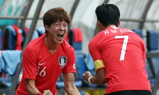 Son Heung Min (số 7) ăn mừng cùng đồng đội