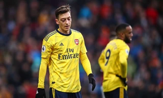 Mesut Ozil và các tiền đạo Arsenal có màn trình diễn thất vọng trước Burnley.
