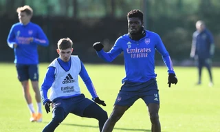 Thomas Partey và Emile Smith Rowe trong buổi tập mới nhất của Arsenal.