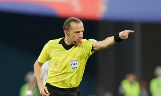 Trọng tài Cuneyt Cakir 