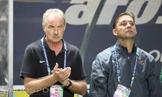 Wolfgang Pikal (phải) sát cánh cùng HLV Alfred Riedl trong suốt thời gian ở Indonesia.