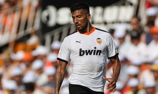 Ezequiel Garay là cầu thủ đầu tiên ở La Liga nhiễm Covid-19.