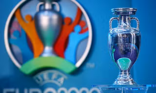 UEFA đang cân nhắc loại một số thành phố khỏi danh sách đăng cai EURO 2020