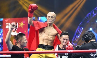 Nhất Long khó lòng đấu với Mike Tyson.