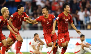 Các cầu thủ Việt Nam ăn mừng chiến thắng trước Jordan