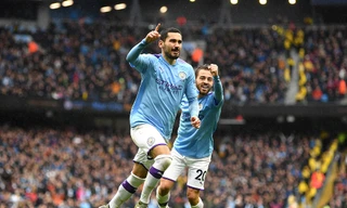 Ilkay Gundogan ăn mừng bàn thắng.