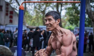 Lực sĩ Qiu Jun qua đời ở tuổi 72 vì virus corona.