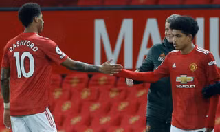 Shola Shoretire thay thế một ngôi sao khác của học viện M.U, Rashford.