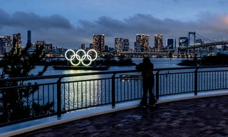 Biểu tượng Olympic đặt ở Tokyo.