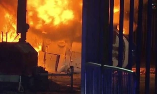 Chiếc trực thăng của ông Vichai cháy rụi sau vụ tai nạn