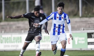 Đoàn Văn Hậu tỏa sáng trong màu áo Jong Heerenveen.