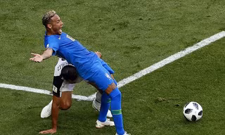 Neymar vẫn có khả năng khóc hận ở lượt đấu cuối cùng.