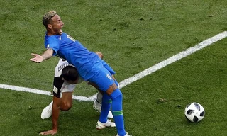 Neymar vẫn có khả năng khóc hận ở lượt đấu cuối cùng.