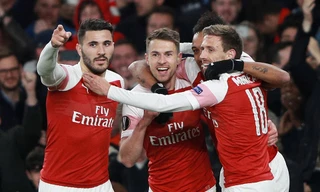 Arsenal thắng dễ Napoli với tỉ số 2-0.