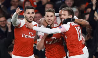 Arsenal thắng dễ Napoli với tỉ số 2-0.