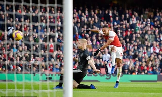 ‘Bom tấn’ tỏa sáng, Arsenal áp sát top 4