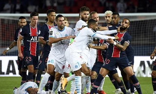 Các cầu thủ PSG và Marseille loạn đã ở phút cuối.