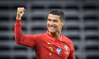 Ronaldo lại đi vào lịch sử.