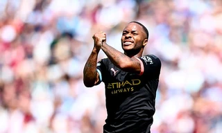 Sterling lập hat-trick ngay ở trận ra quân tại Ngoại hạng Anh mùa mới.