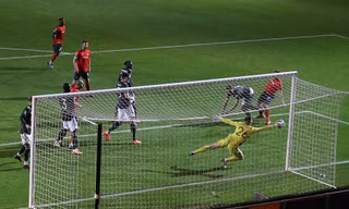 Dean Henderson cứu thua xuất thần cho M.U.