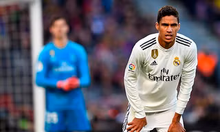  Raphael Varane phải nghỉ thi đấu 1 tháng