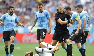 Kylian Mbappe suýt bị đánh vì ăn vạ quá lố.