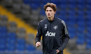 Max Taylor bất ngờ được M.U giữ lại.