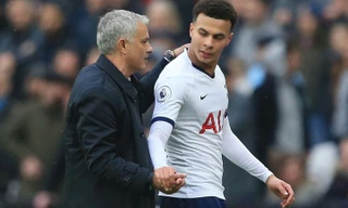 HLV Mourinho và tiền vệ Dele Alli