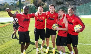 Các cầu thủ M.U tươi cười tại Tây Ban Nha.