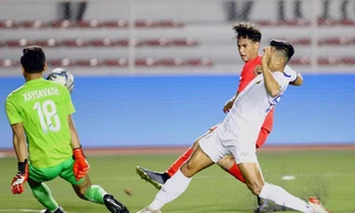 U22 Lào (áo trắng) giành 1 điểm trong cuộc đọ sức với Singapore. Ảnh: Zing