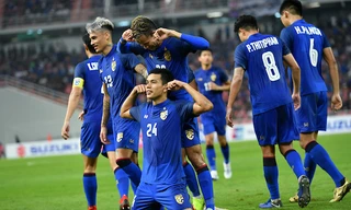 Korrakot Wiriyaudomsiri ăn mừng siêu phẩm đá phạt góc