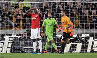 Paul Pogba tiếc nuối sau cú đá 11m hỏng ăn.
