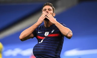 Giroud lập cú đúp ở trận thắng Ukraine 7-1