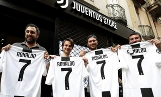 Nhiều cổ động viên Italia đến sân chỉ để xem Ronaldo thi đấu