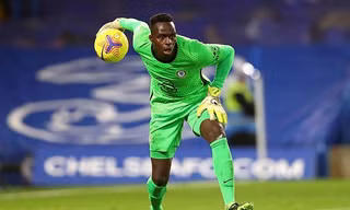 Edouard Mendy giúp Chelsea tránh khỏi những bàn thua không đáng có.