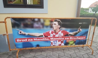 Mario Mandzukic là người hùng ở quê nhà